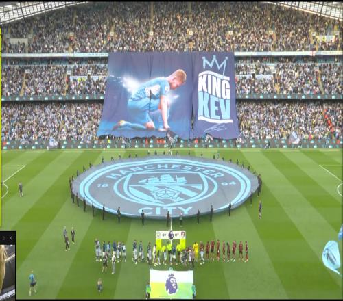 致敬蓝月传奇！曼城赛前看台Tifo：KingKev！