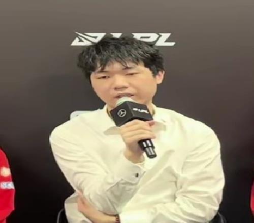 给你发条又如何WE教练：小虎发条玩的好但我们有阿卡丽反制