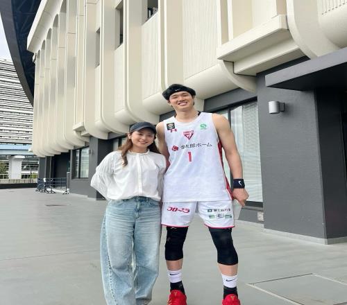 渡边雄太结束B联赛首季征程妻子晒合照纪念：干得不错