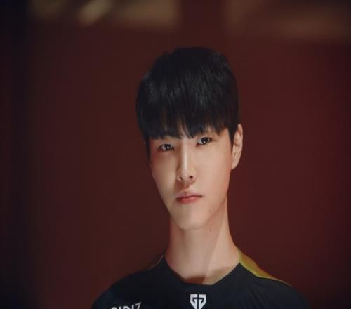 Chovy：我只是做了该做的操作会帮Ruler拿五杀的
