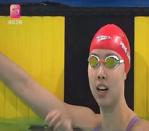 女子200米仰泳决赛：彭旭玮2分07秒63夺冠，轻松达到世锦赛A标