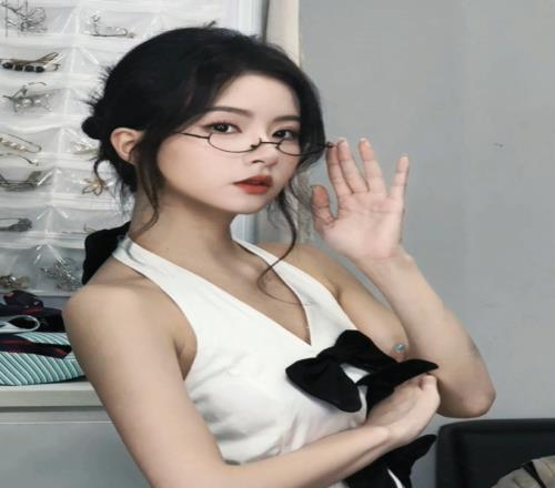 PEL主持方游晒照：上我的课得安静才行哦
