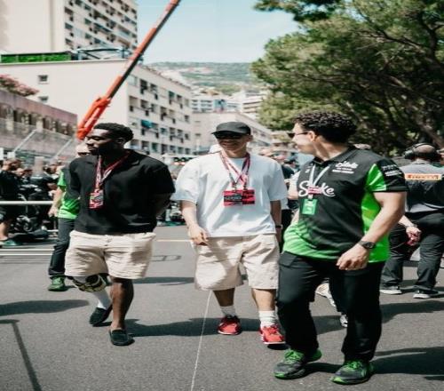 现场观战！穆西亚拉和阿方索戴维斯现身F1摩纳哥站现场