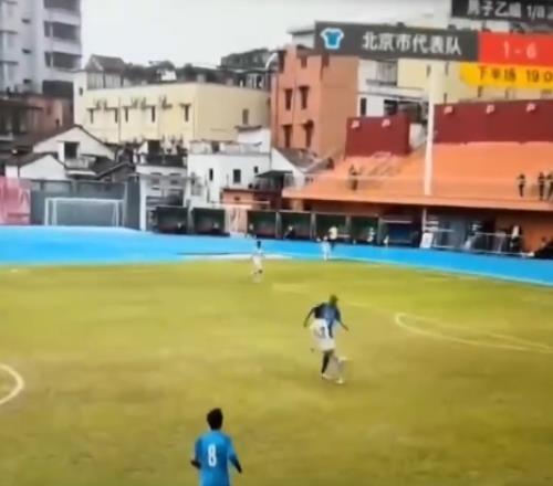 杀人足球全运会球员将对手踢骨折染红+停赛6场+限期离开赛区