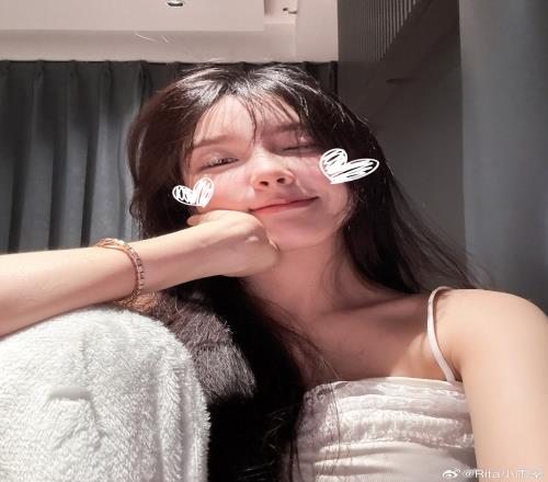 塔子姐别考验我了！Rita更博晒照：该续铁粉了！