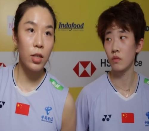 新加坡羽毛球赛14决赛：贾一凡张殊贤21陈康乐蒂娜，晋级四强