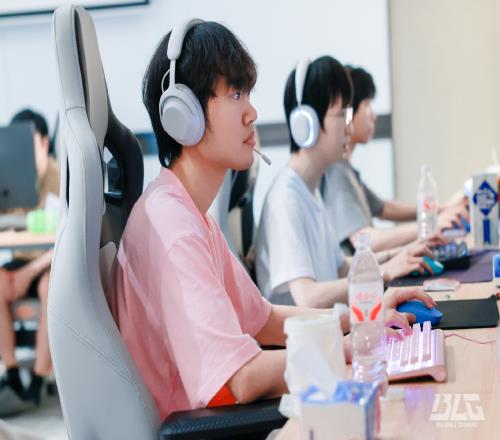 把鸡哥拉爆咯！Knight对阵iG全场合砍11233，有两局25层杀人书