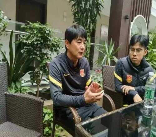 浮嶋敏：我们三名守门员都有实力，没有预料到下半场会出现红牌