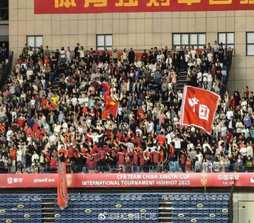 人气火爆！博主：国少队vs澳大利亚的现场观众人数为17511人
