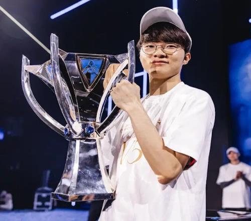 LOLEsports提问：你最喜欢近些年LCK的哪一场国际赛事胜利