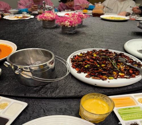 Elk赛后分享聚餐美食：吃点好的大家打的好下场继续加油