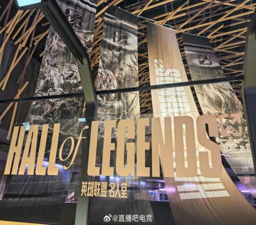 Uzi名人堂入选典礼现场照片：留下名人堂02号队服+手印记录