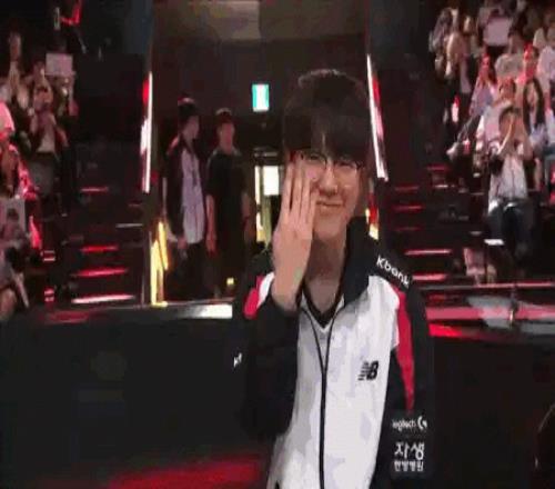 轮到你了T1！KT上单PerfecT赛后掰2根手指，要掰第3根