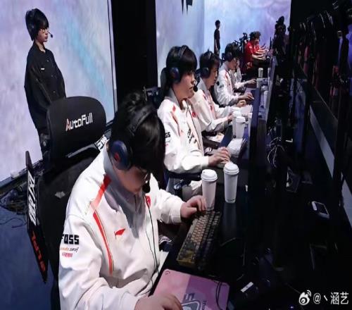 涵艺吐槽：辅助送了几波这么大优势被翻不过WE前面打的真不赖啊