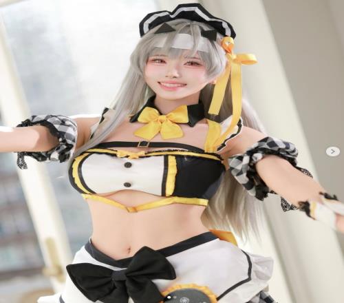 Faker美女粉丝晒COS照：这身材简直有点顶！