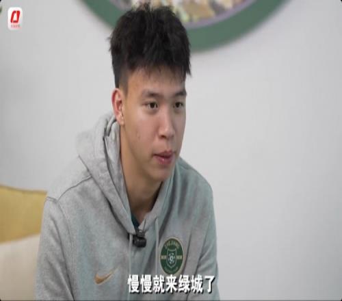 王钰栋：小时候在深圳踢球五年级后去了上海，后面又去了台州