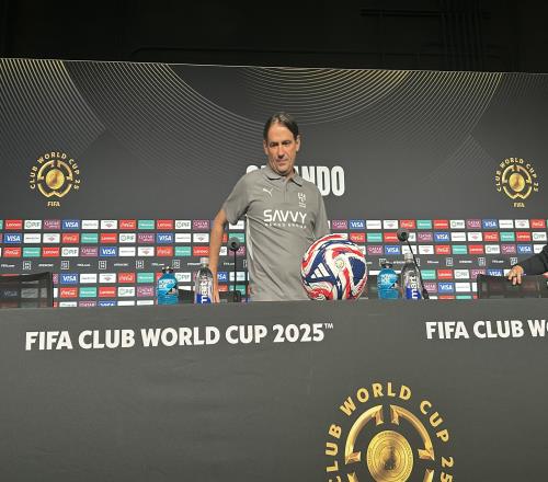 有能！记者：小因扎吉出席新闻发布会时，受到沙特媒体起立鼓掌