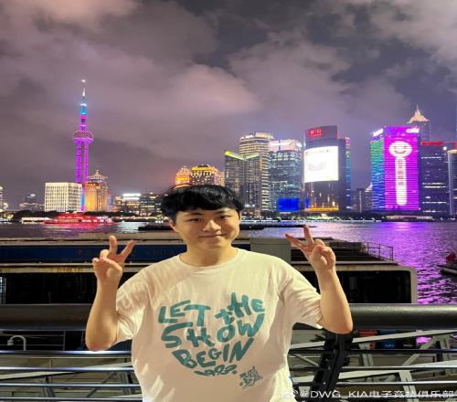 DK官方：看完外滩的夜景，ShowMaker的上海之旅画上句号啦！