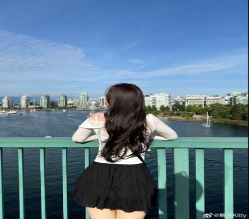 吊带的压力有点大！解说Kitty晒照：温哥华碎片