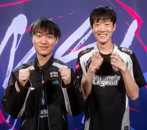 LOL官方发布Knight和Shanks的合照：今天的中路对决！