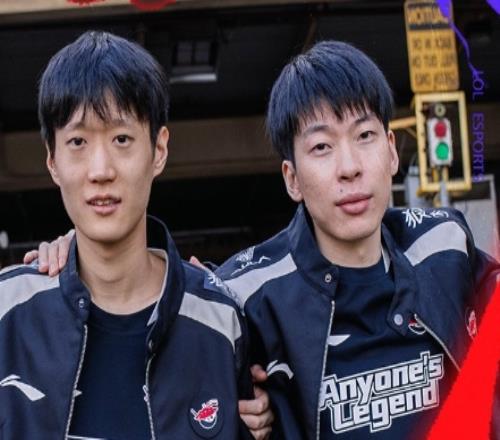 Shanks与Hope互相感叹："来首谁明浪子心""来首一场游戏一场梦"