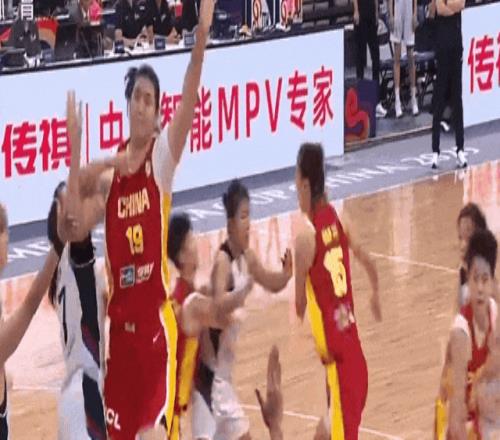 中国女篮：双塔奇兵