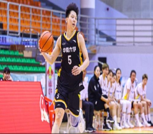 媒体人：田媛媛和四川女篮签下4年300万合同远超CBA状元50万薪资