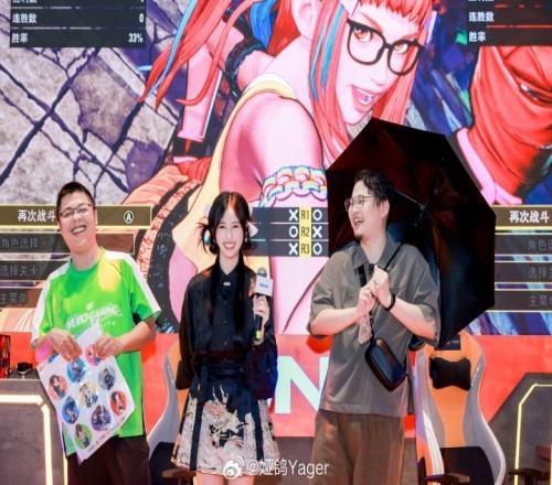 永劫赛事女主持Yager晒照：在CJ被格斗玩家的热情包裹的里三层外三层