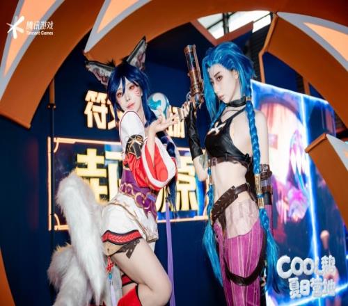 腾讯分享ChinaJoyCoser返图合集：在营地被coser老师的美貌击中