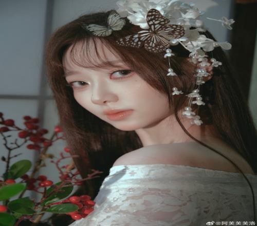 主持阿芙晒美照：24岁啦谢谢你们又陪了我一年祝大家都幸幸福福