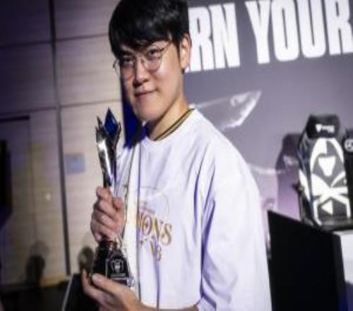 Gumayusi：中国最强AD给我颁奖我很开心！Oner还说自己会是FMVP呢