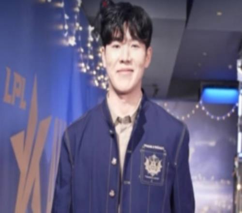 都挺有型LPL选手发布全明星选手红毯环节