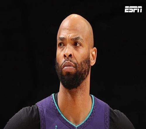 主教练镇不住的更衣室，四旬老汉来试试