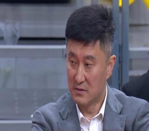广东队主场40分惨败，杜锋脸色铁青，朱芳雨该认真上班了