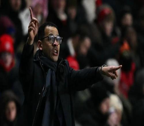 TA：罗塞尼尔开了个好头，但他还需提升蓝军的定位球防守