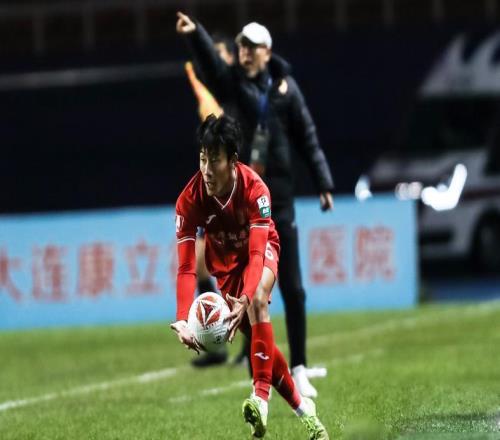 拉10打好谢幕战继续混中超！国安回购三杰吗晓强回大连两翼齐飞