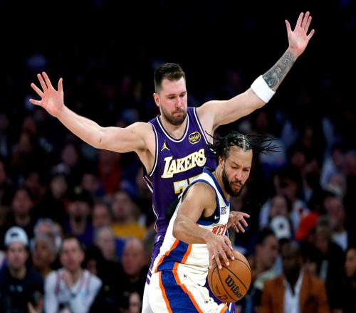 湖人100112输尼克斯！东契奇打破60年纪录，登顶湖人队史第一