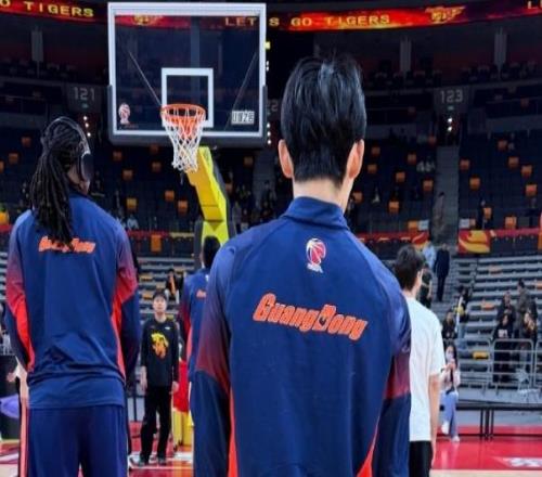 广东遭逆转徐杰不背锅！脚踝伤仅休4天复出：22+5三分完压胡明轩