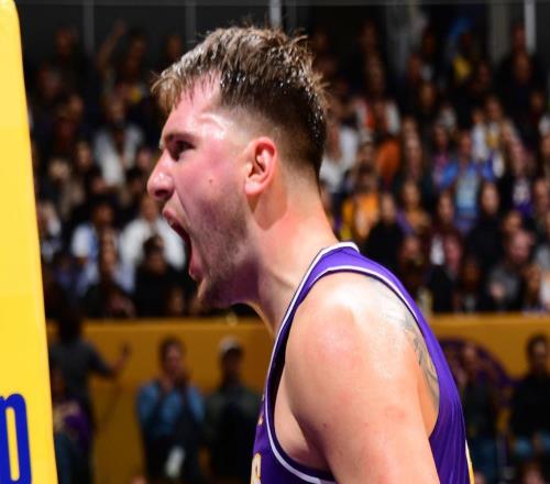 轰99+24+22！湖人三巨头爆发扎心快船，美媒：谁能阻止这支球队