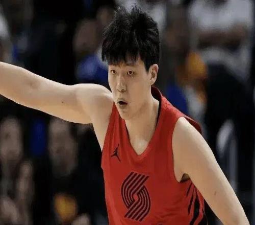 杨瀚森正负值13！出场7分钟拿下3板....