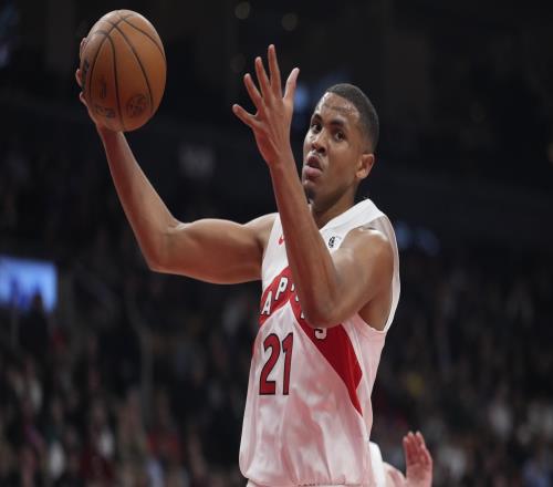 媒体人：奥兰多罗宾逊拒绝了CBA球队的报价选择双向合同留在NBA