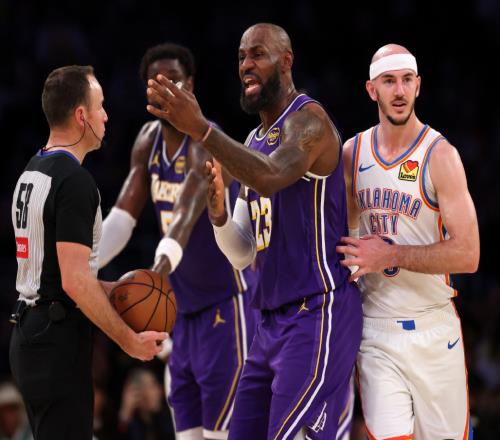 8项数据联盟第一，还有金钟罩护体！越来越过分，NBA确实不好看了