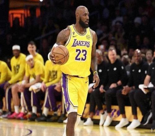 湖人成功复仇快船，詹姆斯创4大神迹，伦纳德因伤退赛