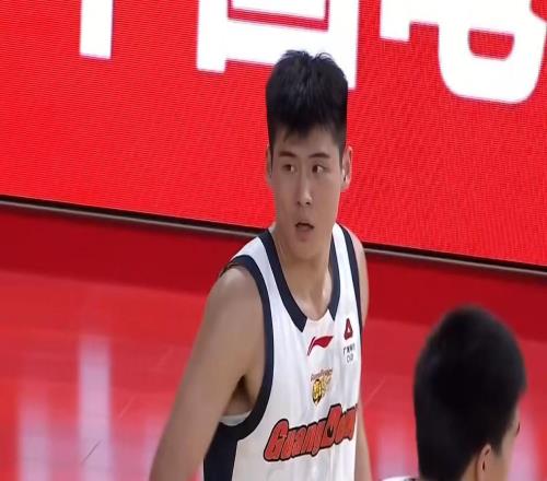 飞踹+肘击！迪亚洛单核“打废”广东队，朱芳雨该签回张明池了！