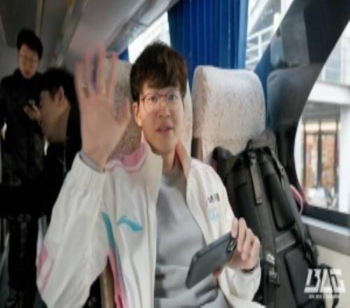 Xun赛后更博：兄弟们今天打的好，下一场也加油！