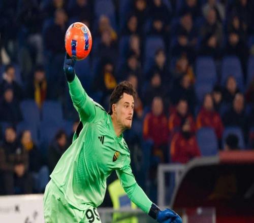 记者：切尔西有意罗马门将斯维拉尔，热刺和曼联也很感兴趣