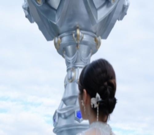 主持人余霜分享媒体日返图：“那么近却又那么远”