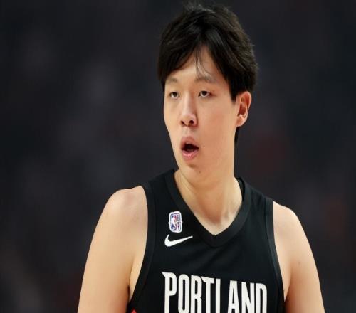 开拓者太给面子了！就下放杨瀚森2天还解释原因，打湖人王者归来