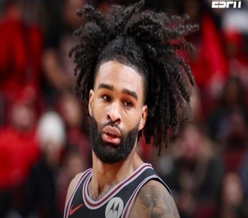 Shams：公牛将科比怀特和康利交易到黄蜂