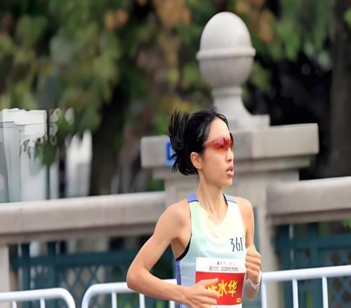 2026像再次夺冠的“最快女护士”那样活下去，跑下去